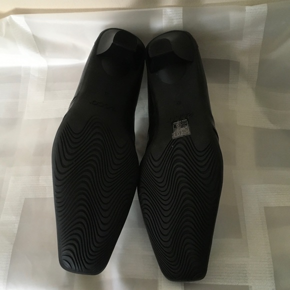 ECCO Women’s London slip on leather shoes size 42. - Picture 3 of 8